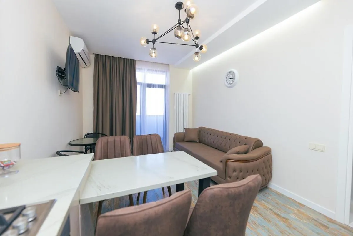 Cozy Modern Apartment Batumi 0*,
